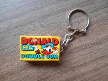 Donald Duck sleutelhanger Maple Leaf kauwgum geel beschikbaar voor biedingen