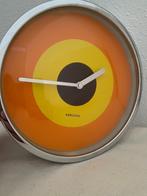 Retro-stijl wandklok Karlsson, Huis en Inrichting, Woonaccessoires | Klokken, Ophalen of Verzenden, Zo goed als nieuw, Analoog