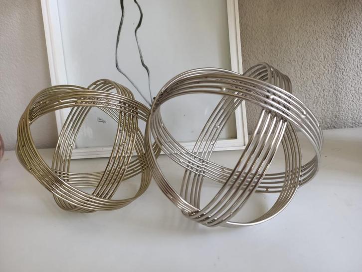 Twee decoratief metalen ballen, Huis en Inrichting, Woonaccessoires | Overige, Zo goed als nieuw, Ophalen of Verzenden