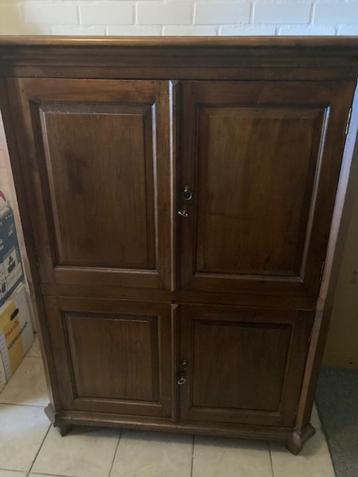 Teak kast beschikbaar voor biedingen