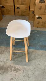 Witte barkruk kuipstoel 43x43x85,5 cm, Huis en Inrichting, Barkrukken, Ophalen, Nieuw, Nb, Nb