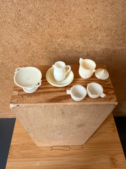 Set schalen kannen enz - maat op foto - kunststof, Verzamelen, Poppenhuizen en Toebehoren, Poppenhuis, Ophalen of Verzenden