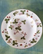 Wedgwood wild strawberry diep bord, Huis en Inrichting, Keuken | Servies, Ophalen of Verzenden, Zo goed als nieuw, Bord(en), Wedgwood