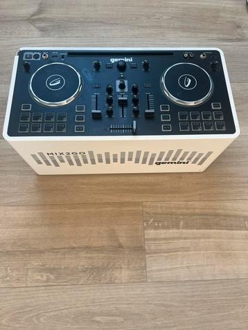 Dj paneel met ingebouwde speaker beschikbaar voor biedingen