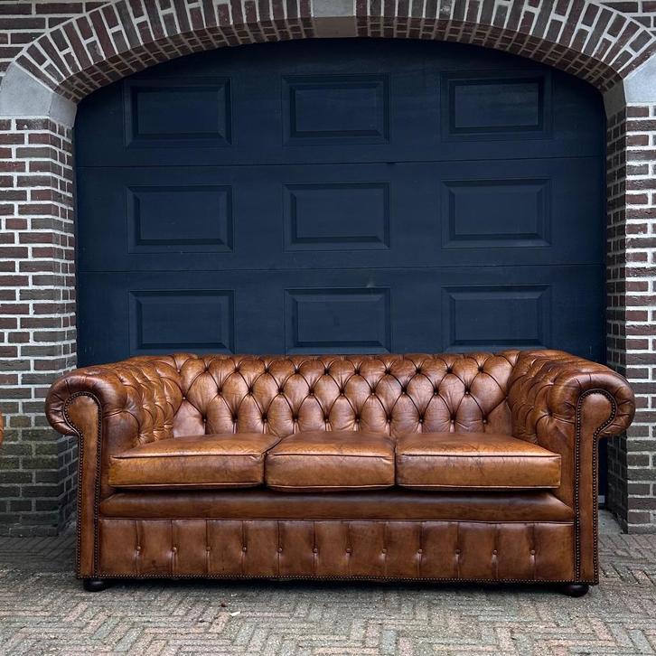Chesterfield bank met 2 Chesterfield fauteuils, Huis en Inrichting, Fauteuils, Zo goed als nieuw, Leer, 125 cm of meer, Minder dan 75 cm