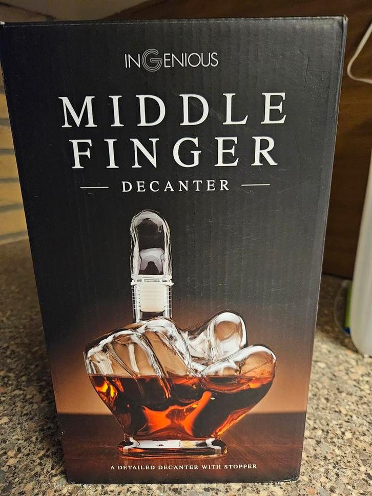 Ingenious Middle Finger Decanter, Huis en Inrichting, Keuken | Keukenbenodigdheden, Nieuw, Ophalen of Verzenden