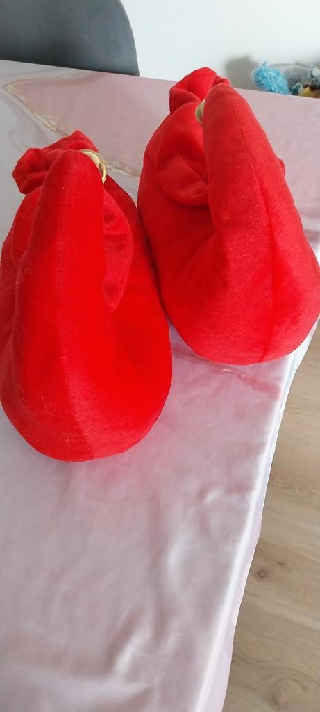 Mooie Efteling sloffen - 1x gedragen, Kleding | Dames, Schoenen, Gedragen, Pantoffels of Sloffen, Rood, Ophalen of Verzenden