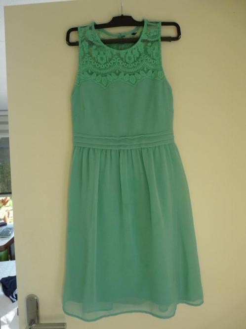 Fris groene gevoerde jurk met kanten bovenstuk mt xs, Kleding | Dames, Jurken, Zo goed als nieuw, Maat 34 (XS) of kleiner, Groen