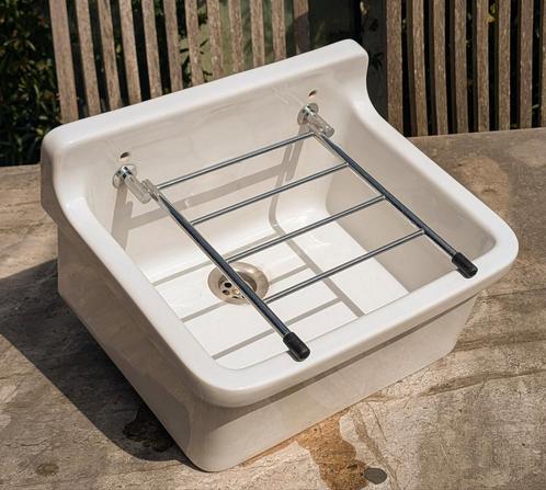 Klassieke Porseleinen uitstort wasbak., Doe-het-zelf en Verbouw, Sanitair, Wastafel, Ophalen