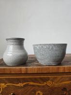 Twee aardewerk potten - gesigneerd met 'A'., Antiek en Kunst, Ophalen of Verzenden