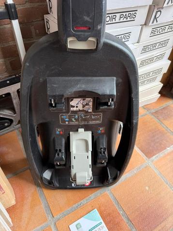 Maxi-Cosi Cabriofix i-Size Base Black beschikbaar voor biedingen