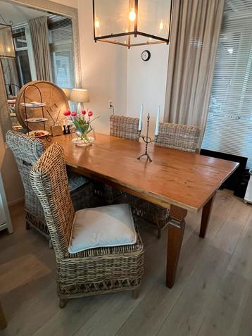 Rieten eetkamerstoelen, Riviera Maison style 