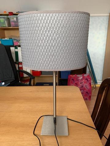 Leuke staande lamp, grijs beschikbaar voor biedingen