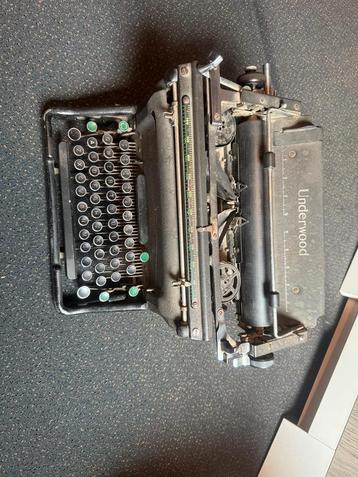 Vintage Underwood Typmachine beschikbaar voor biedingen