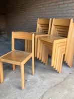 Houten stapelstoelen. Modern design ! 12 stuks, Huis en Inrichting, Ophalen, Gebruikt, Vijf, Zes of meer stoelen