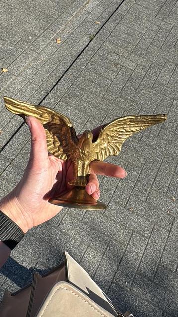 Messing adelaar beeldje beschikbaar voor biedingen