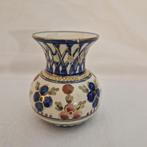 Wit decoratief vaasje met bloemenmotief en gatenpatroon #114, Gebruikt, Wit, Aardewerk of Porselein, Ophalen of Verzenden