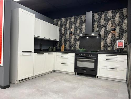 Is dit jouw SHOWDROOMKEUKEN?, Huis en Inrichting, Keuken | Complete keukens, Nieuw, Hoekkeuken, Wit, Composiet, Ophalen
