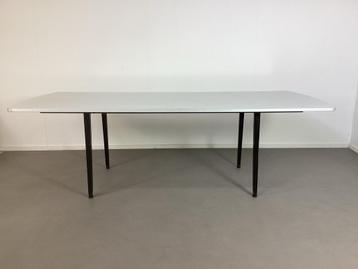 Friso Kramer Octagon Tafel Ahrend de Cirkel '60 beschikbaar voor biedingen