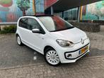 Volkswagen White Up! Pano Navi NL auto TOP staat Leder, Auto's, Voorwielaandrijving, Euro 5, 840 kg, 4 stoelen