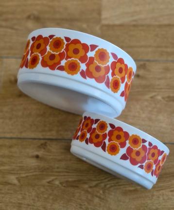 Twee Arcopal Lotus schalen beschikbaar voor biedingen