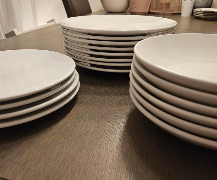 Casa Alegre Servies Set - Borden wit, Huis en Inrichting, Keuken | Servies, Gebruikt, Compleet servies, Effen, Aardewerk, Ophalen