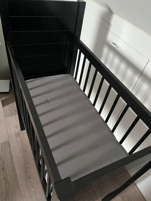 Wiegje zwart hout., Kinderen en Baby's, Kinderkamer | Bedden, Gebruikt, Minder dan 140 cm, Minder dan 70 cm, Matras, Ophalen