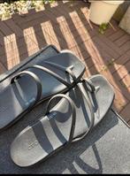 Zwarte Crocs teenslippers maat 39 - Zo goed als nieuw, Ophalen of Verzenden, Zo goed als nieuw, Zwart, Slippers