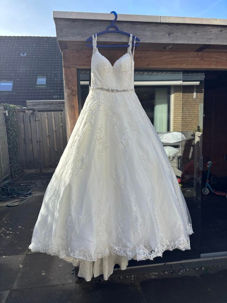 Trouwjurk met hoepelrok, kleine beschadiging, Ophalen, Gedragen, Wit, Trouwjurk