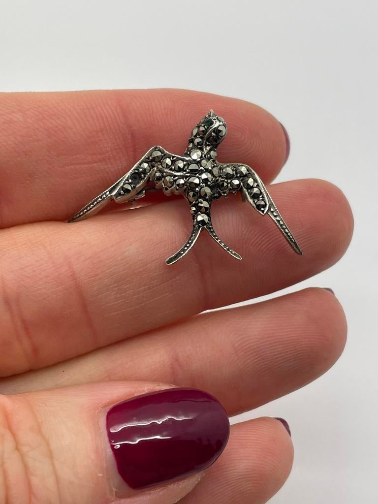 C604 Prachtige zilveren broche vogel markasiet, Sieraden, Tassen en Uiterlijk, Antieke sieraden, Ophalen of Verzenden, Zilver