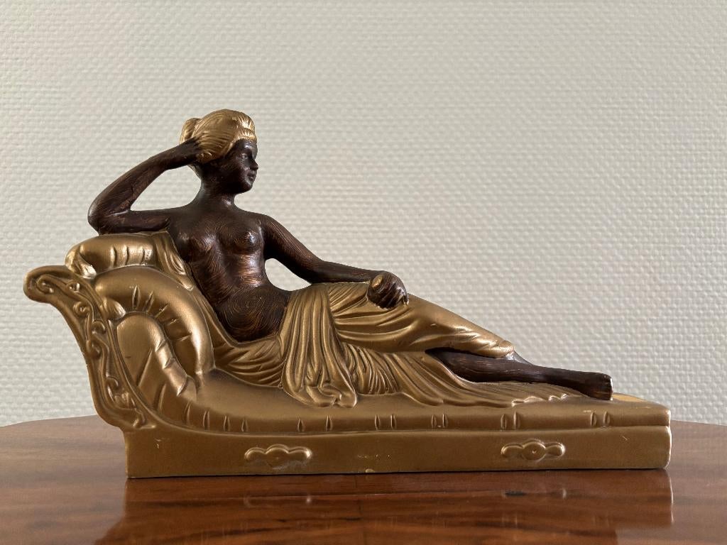Vintage beeld Pauline Bonaparte / liggende vrouw., Art deco, Gips, Ophalen of Verzenden, 20 - 50 cm
