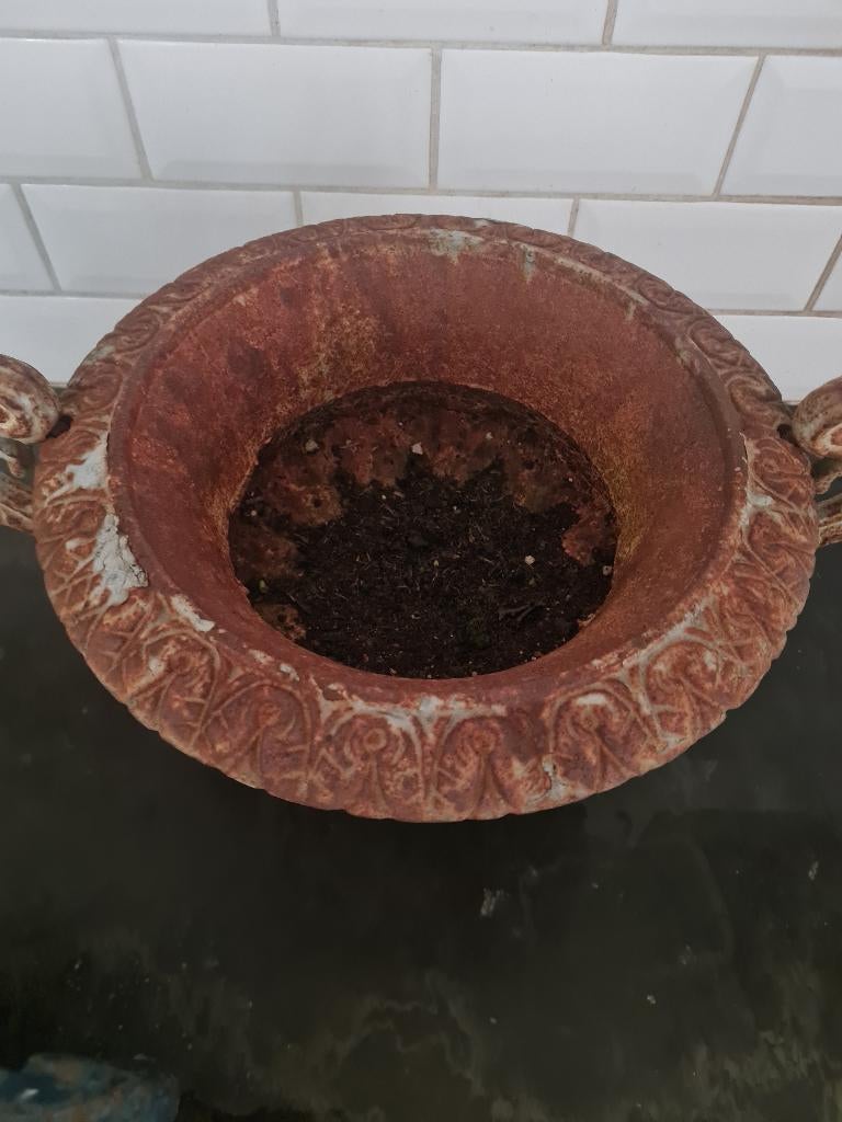 Oude gietijzeren jardiniere / versaille vaas, Heikant 21 Kaatsheuvel, Gebruikt, Belle Vieille Brocante, Ophalen of Verzenden