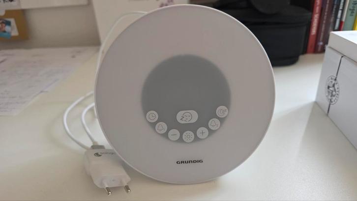 Grundig Wekker met lichttherapie en natuurlijke geluiden., Witgoed en Apparatuur, Wekkers, Nieuw, Digitaal, Ophalen of Verzenden