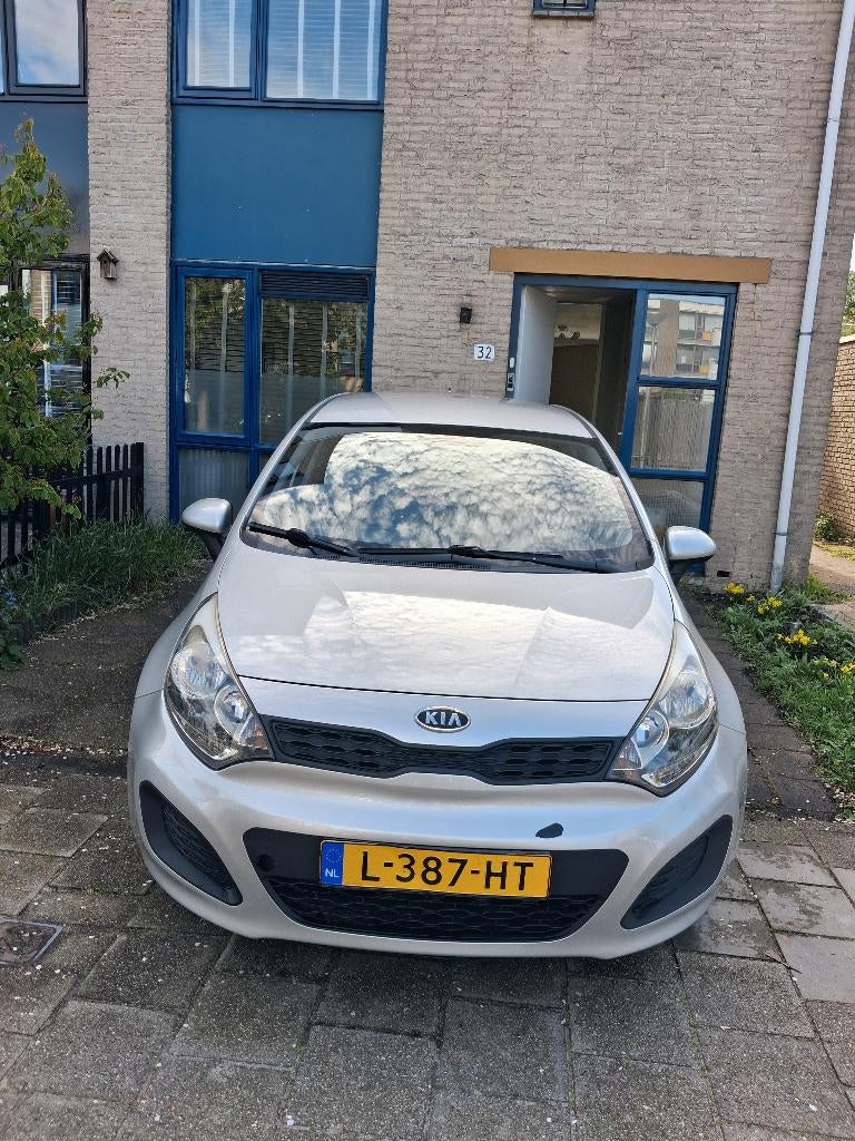Kia Rio 1.4 Cvvt 80KW H6 5DRS 2011 Grijs, Auto's, Kia, Voorwielaandrijving, 1396 cc, 49 €/maand, Handgeschakeld