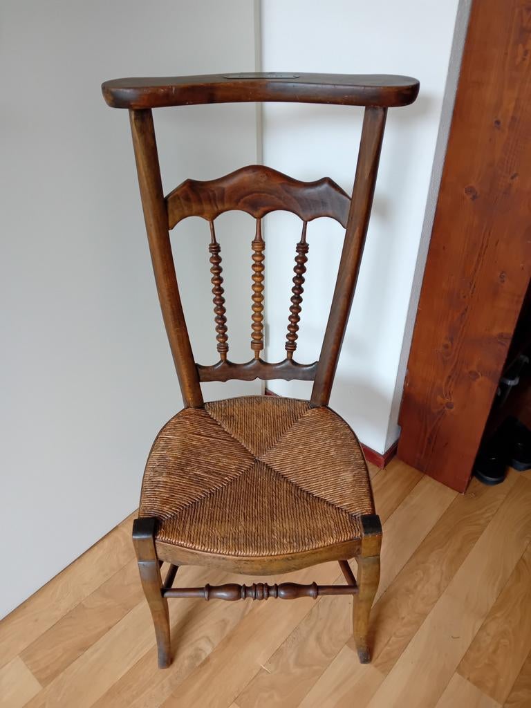 Antieke bidstoel met rieten zitting en koperen plaatje, Antiek en Kunst, Antiek | Meubels | Stoelen en Banken, Ophalen