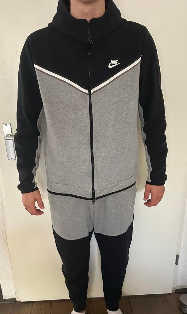 Nike Tech Zwart/Grijs, (Maat L), Kleding | Heren, Sportkleding, Ophalen of Verzenden, Zo goed als nieuw, Maat 52/54 (L)