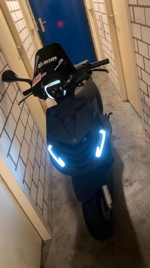 Piaggio Zip 100cc 4-takt, Fietsen en Brommers, Scooters | Piaggio, Zo goed als nieuw, Maximaal 25 km/u, Benzine, Ophalen