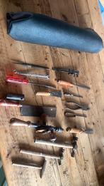 Tas vol antiek gereedschap bijtels hamers tangen boor zaag, Antiek en Kunst, Antiek | Gereedschap en Instrumenten, Ophalen of Verzenden