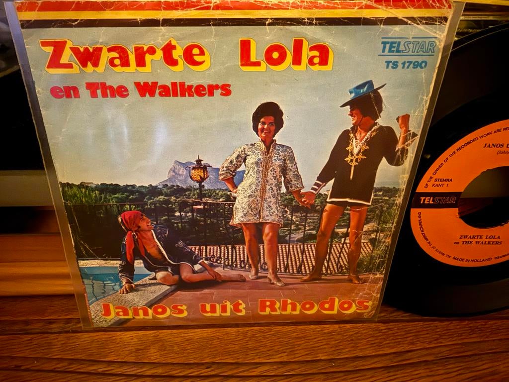 Zwarte Lola en The Walkers - Janos uit Rhodos / Liefdesthera, 7 inch, Single, Ophalen of Verzenden, Zo goed als nieuw