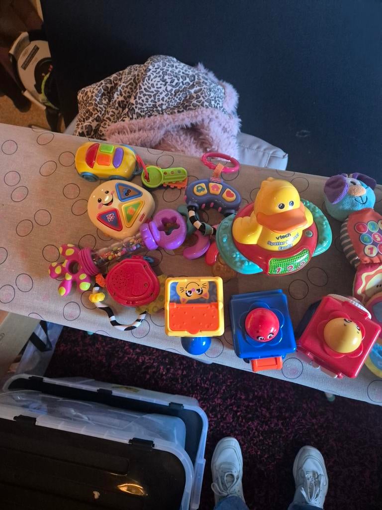 Grote partij babyspeelgoed - rammelaars, eendje, auto, Ophalen of Verzenden, Gebruikt, Auto, Met wieltjes