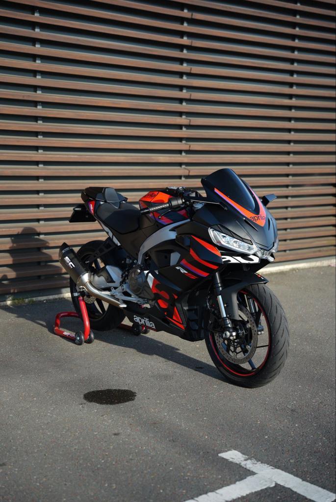 Aprilia RS457 2025 - Dealer onderhouden - Veel extra's, Motoren, Motoren | Aprilia, Particulier, Super Sport, 12 t/m 35 kW, 2 cilinders