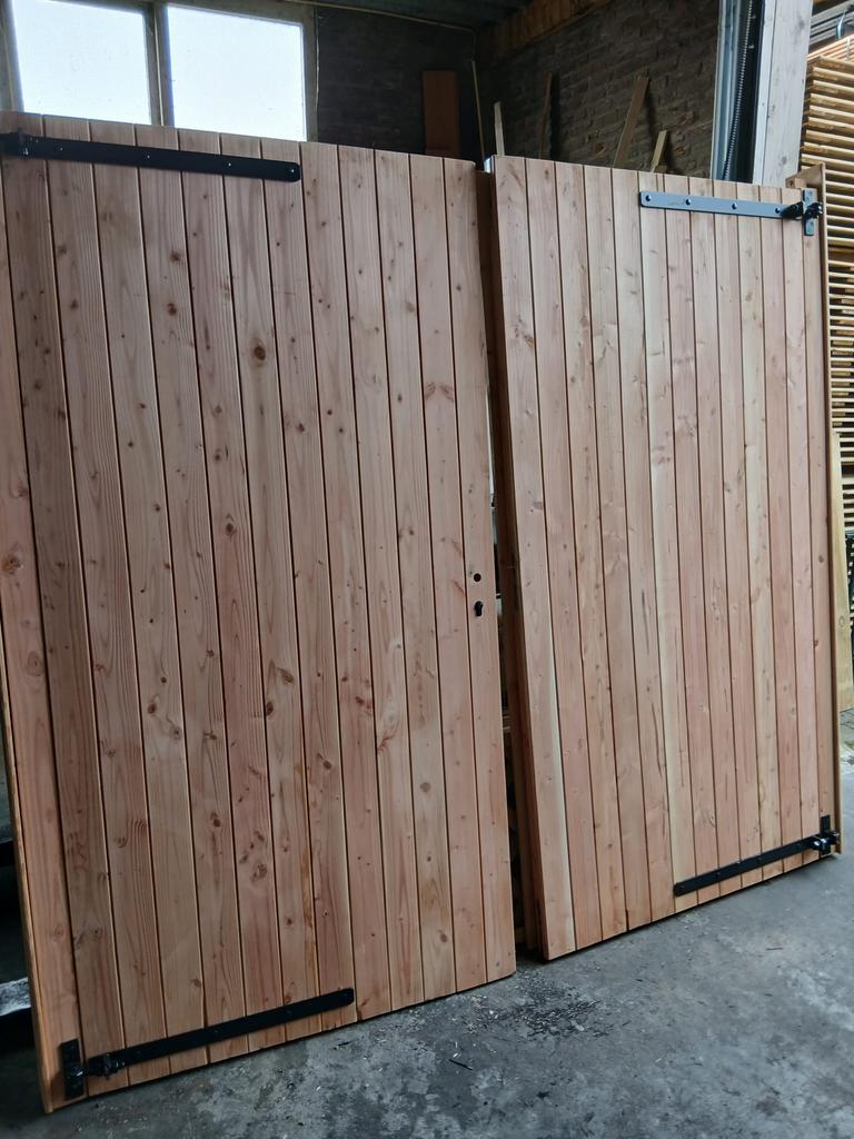 Douglas dubbele deuren met kozijn en scharnieren., Doe-het-zelf en Verbouw, Deurkozijn, Nieuw, 150 tot 225 cm, Hout