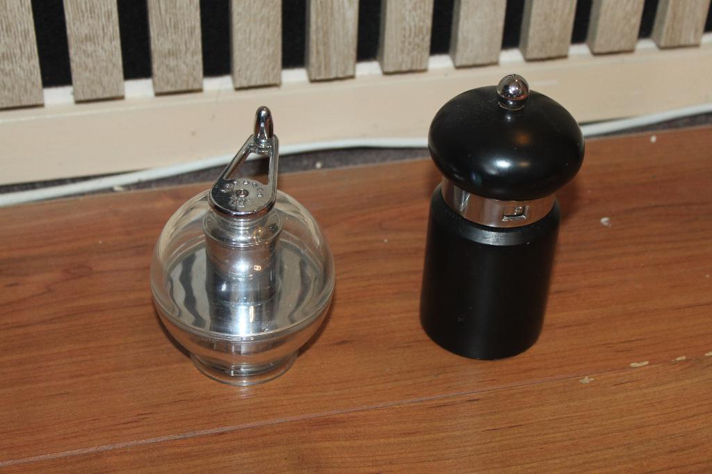 Peugeot nootmuskaatmolen + W. Bounds pepermnolen, Ophalen of Verzenden, Zo goed als nieuw, Overige merken