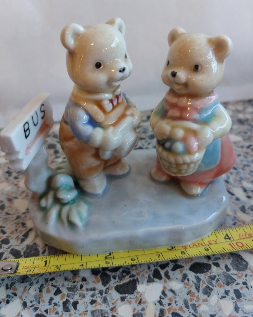 Porseleinen beren bij de bushalte Albert Kessler   , Verzamelen, Beelden en Beeldjes, Ophalen of Verzenden, Zo goed als nieuw