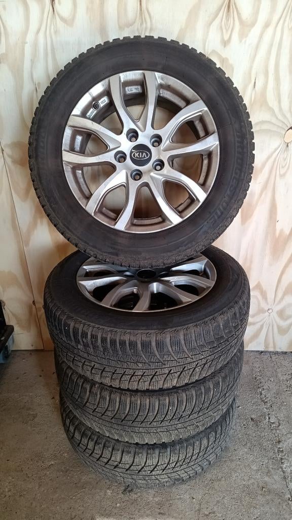 Lichtmetalen velgen Kia met winterbanden, Auto-onderdelen, Banden en Velgen, Ophalen of Verzenden, Winterbanden, Velg(en)