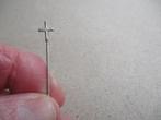 Zilverkleur kleine KRUIS das / jas speld, Verzenden, Zo goed als nieuw, Overige onderwerpen, Speldje of Pin