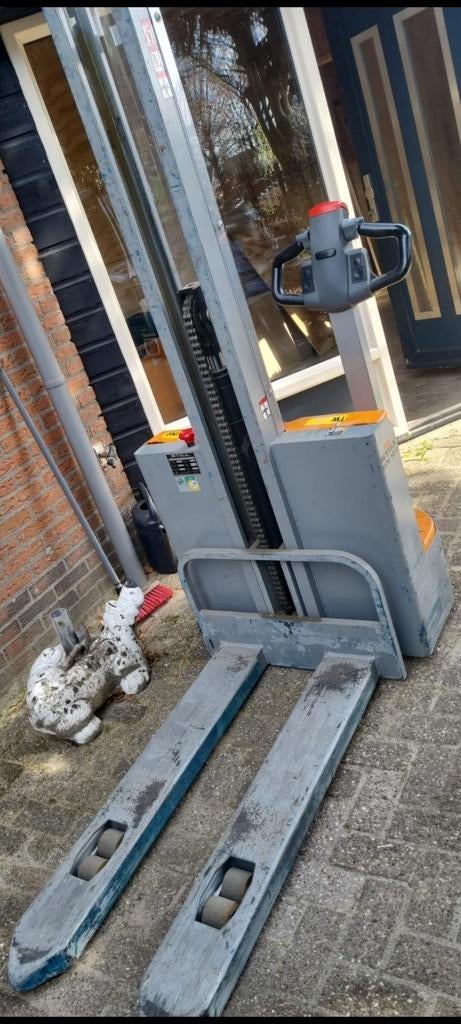 Elevtrische pallet wagen, Ophalen