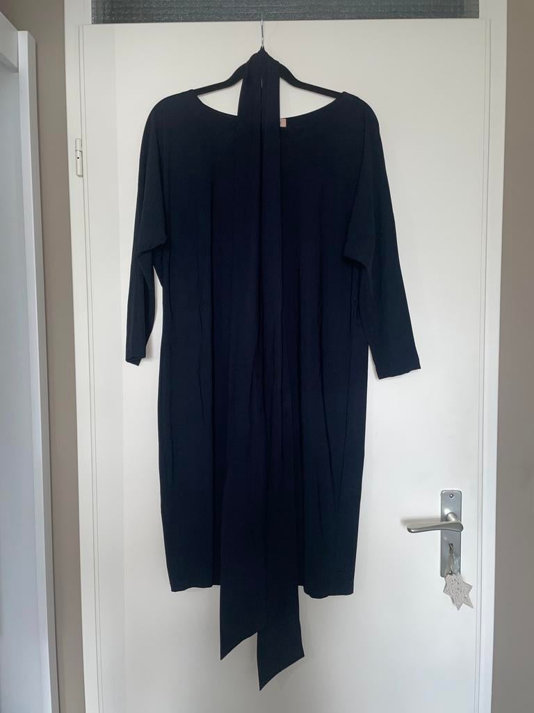 LaDress by Simone basic zwarte travelstof jurk dress mt L, Zwart, Maat 42/44 (L), Ophalen of Verzenden, Zo goed als nieuw