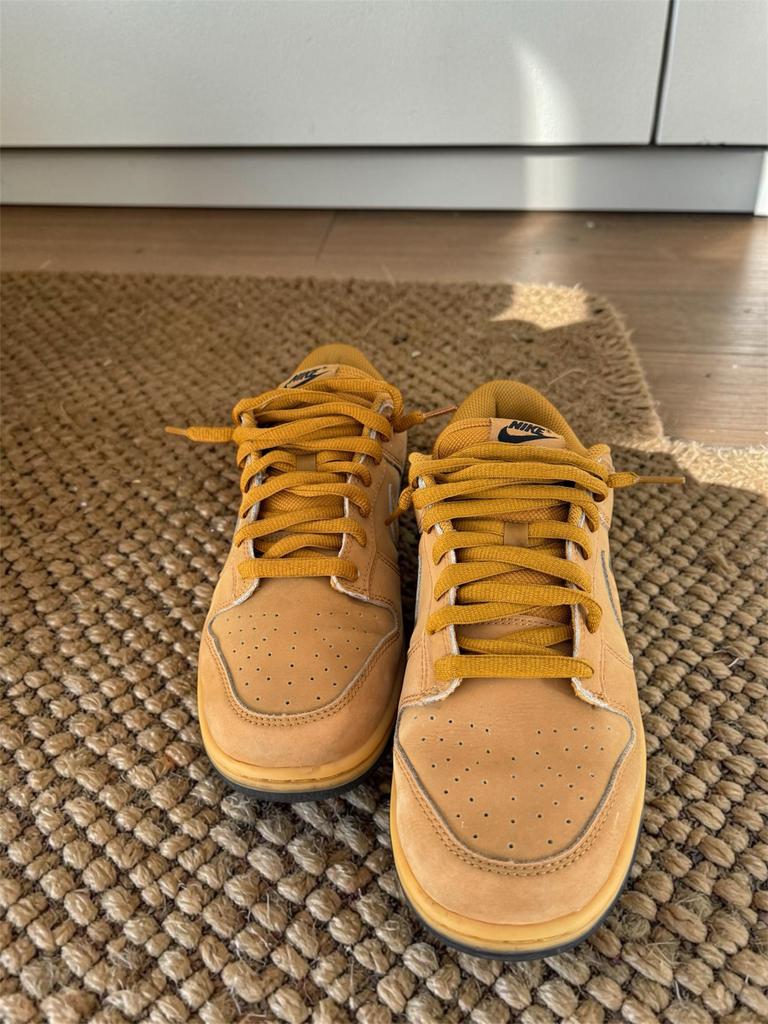 Nike Dunk Low Wheat, Kleding | Heren, Schoenen, Bruin, Ophalen of Verzenden, Sneakers of Gympen, Zo goed als nieuw