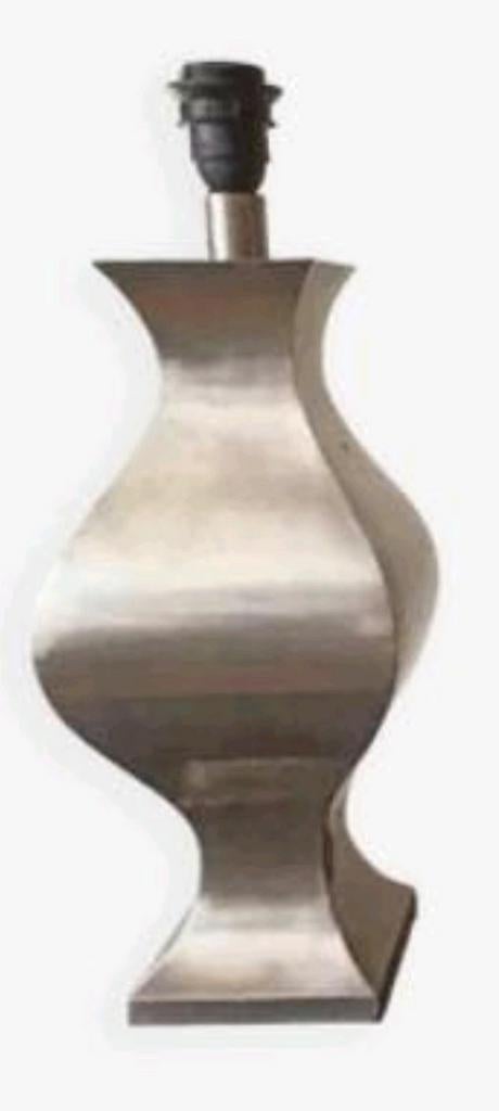 Prachtige grote handgemaakte metalen lampenpoot, Huis en Inrichting, Lampen | Tafellampen, Ophalen, Minder dan 50 cm